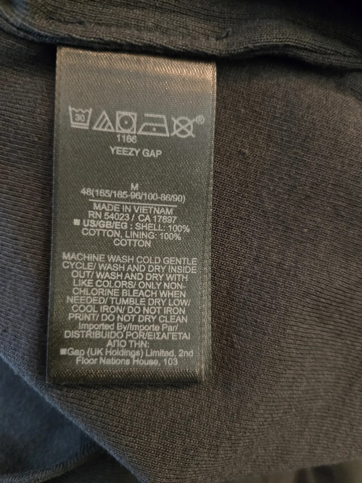 BRAND NEW YEEZY GAP 78 CROP DOVE NO SEAM TEE BLACK