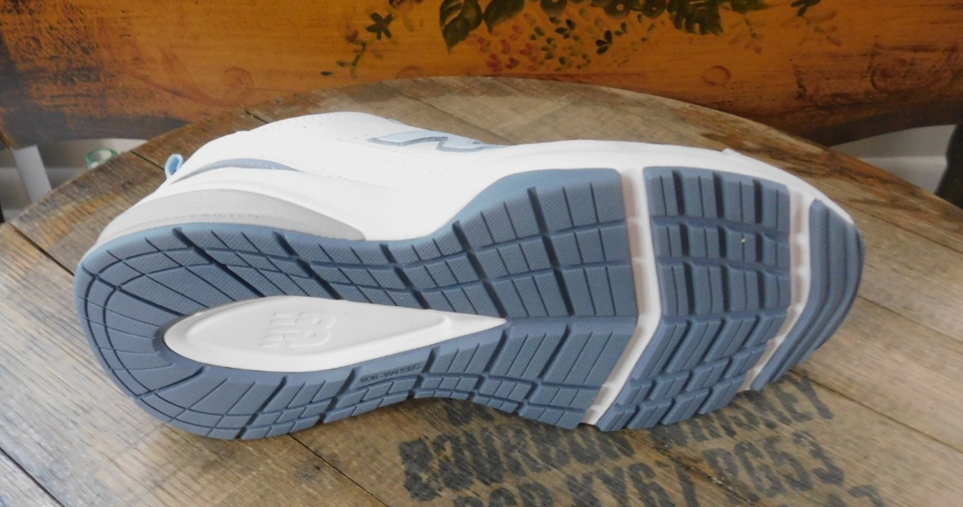 New Balance 608 V5 Walking Sneaker Womens 7 D Comfort Cross Trainer Shoes