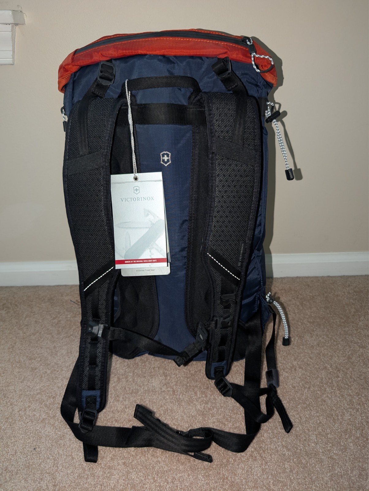 NWT Victorinox Altmont Active Lightweight Captop Backpack, Orange/Navy, 26L