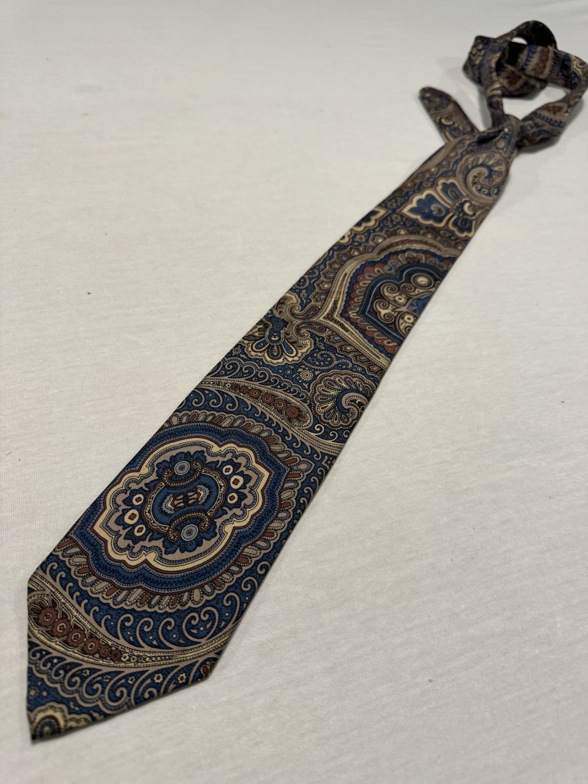 Brooks Brothers All Silk Paisley Necktie Blue Burgundy Cream Medallion Tie