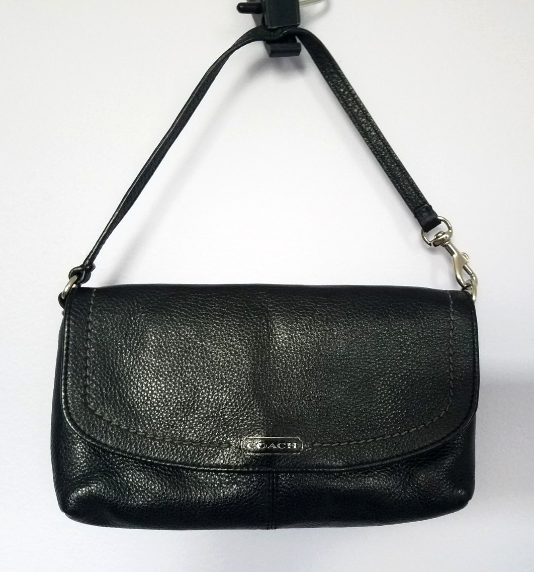 VTG Coach Black Pebbled Leather Clutch Wristlet Wallet Snap Closure 8 Card Slots