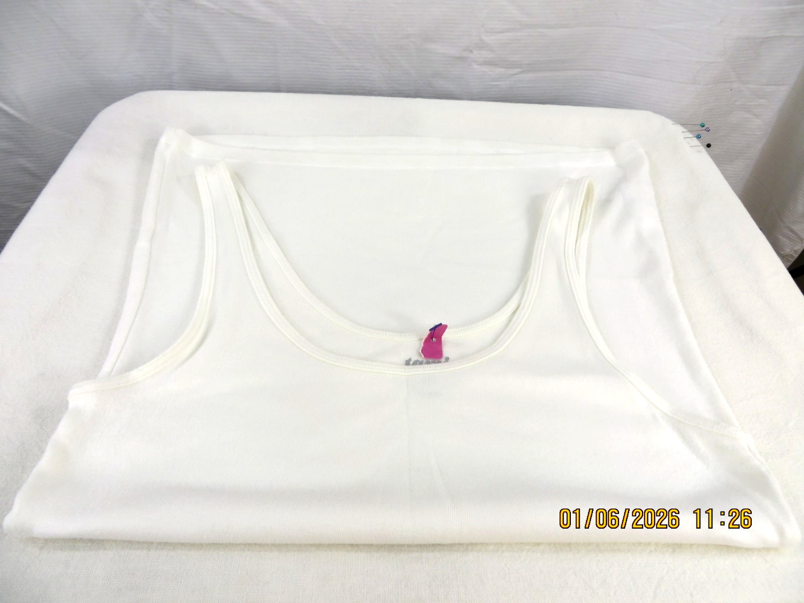 OLD NAVY TAMI FITTED SZ M/L White Super Soft Deep U-Neck Longer Tank Top Shirt