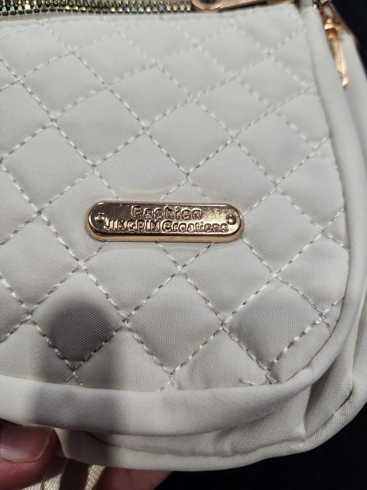 Fashion Jingpin White Quilted Sling Crossbody Bag Zip Pockets Adjustable Strap