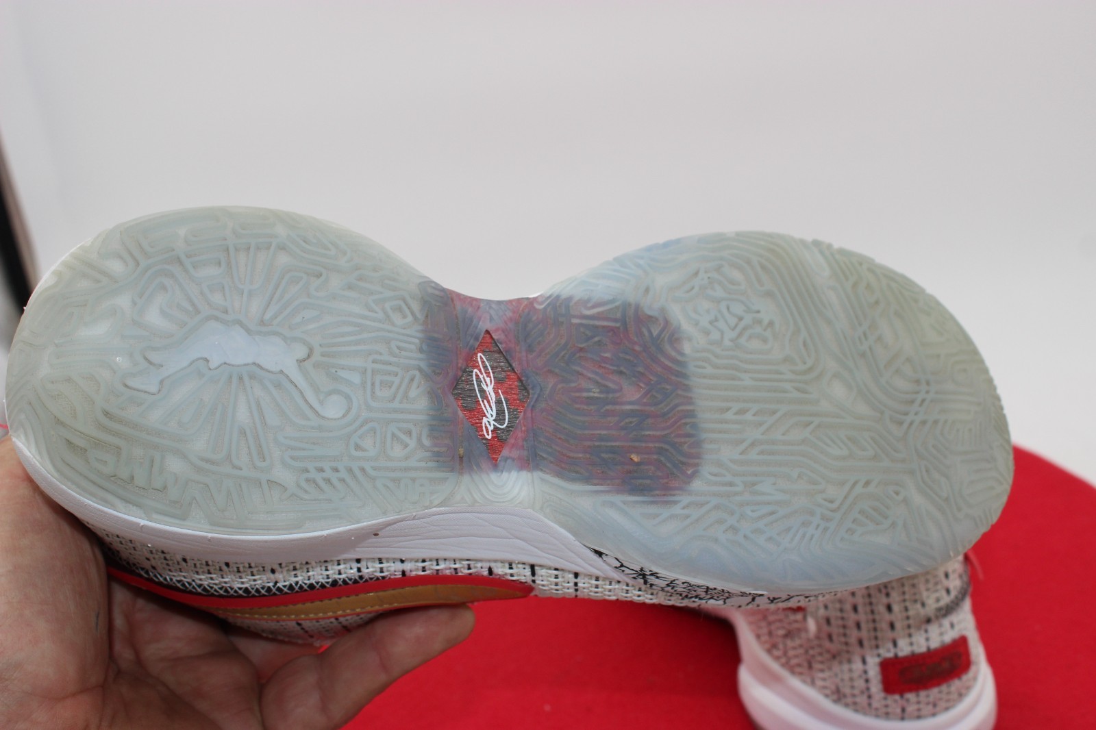 Nike LeBron 20,21,22,23 The Debut SZ 8.5 LACE UP