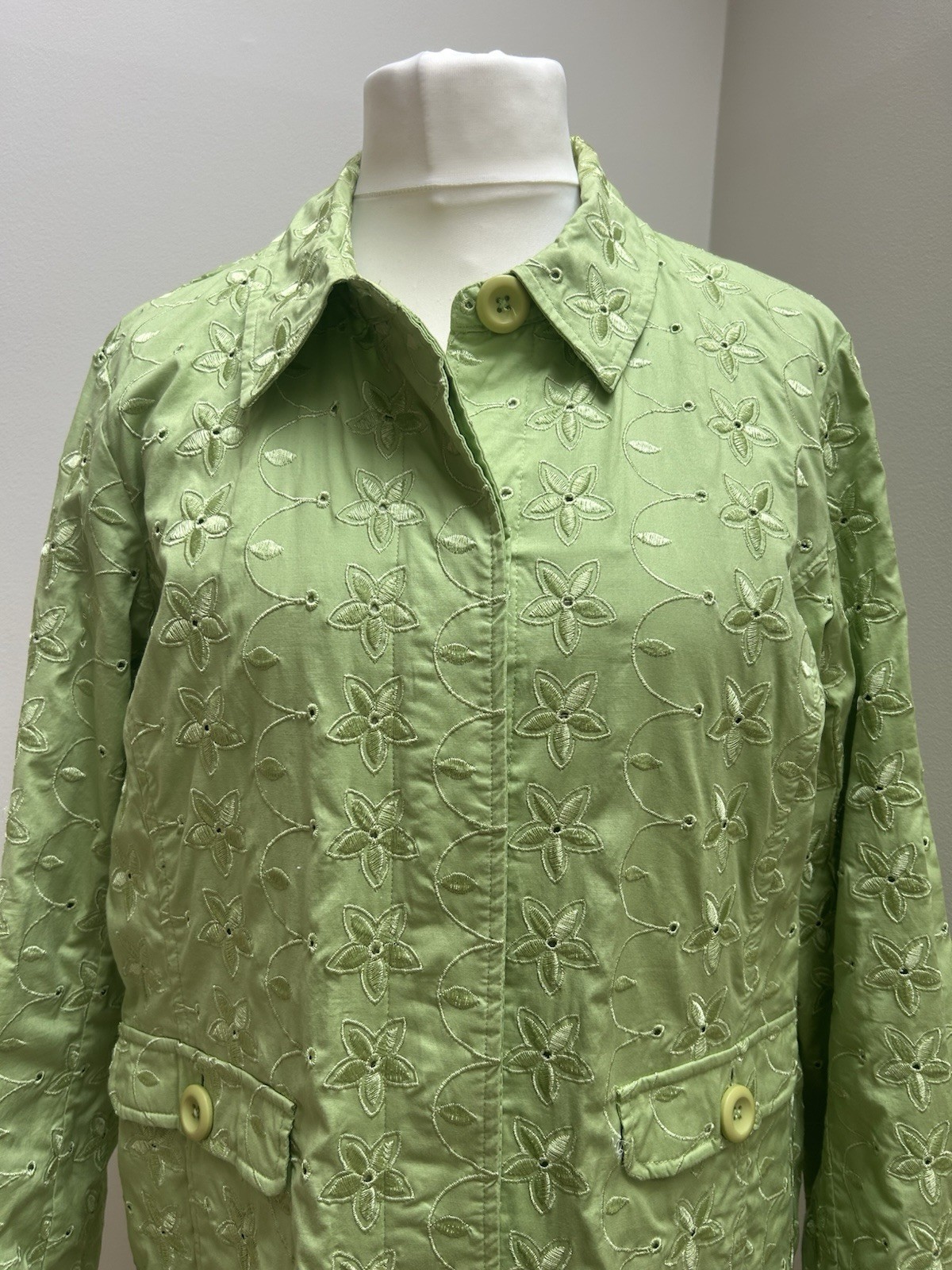 Embroidered broderie anglaise summer jacket size large holiday cruise