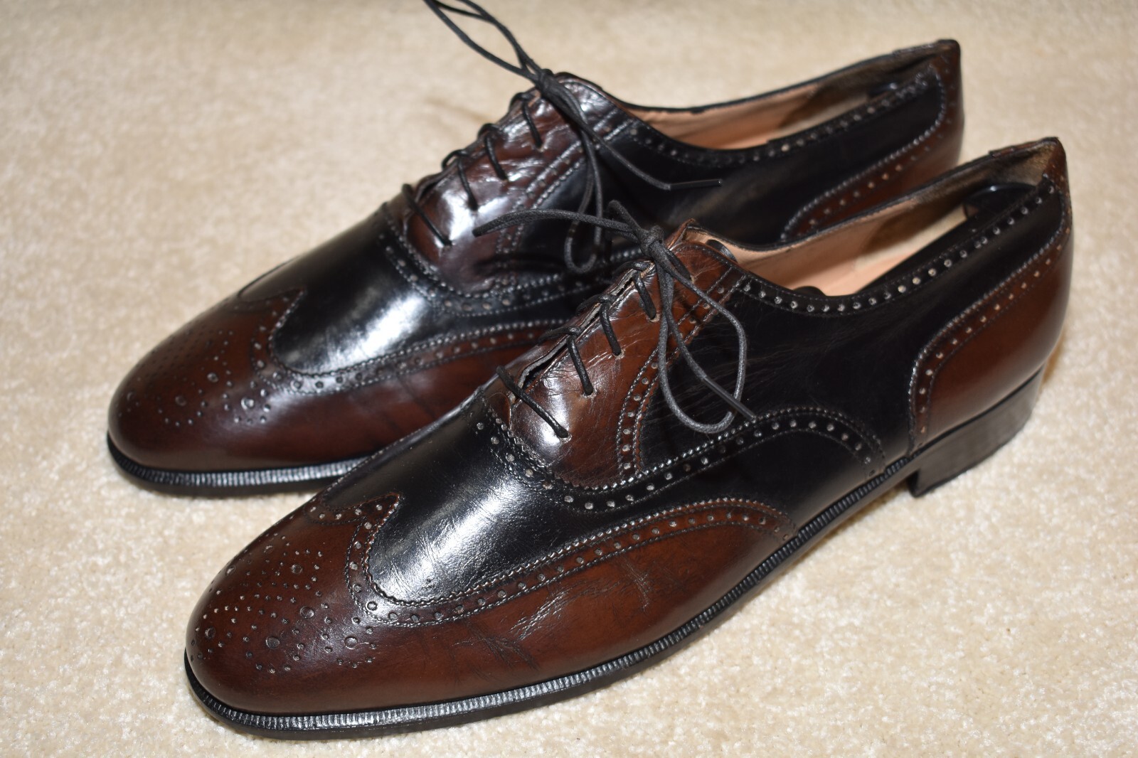 GORGEOUS SALVATORE FERRAGAMO “TWO TONE” ITALY MADE OXFORDS 10 D $895