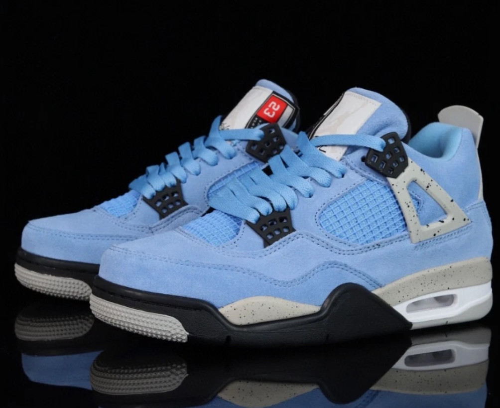 Men’s Jordan 4 Retro “University Blue” Mid Top Basketball Shoes