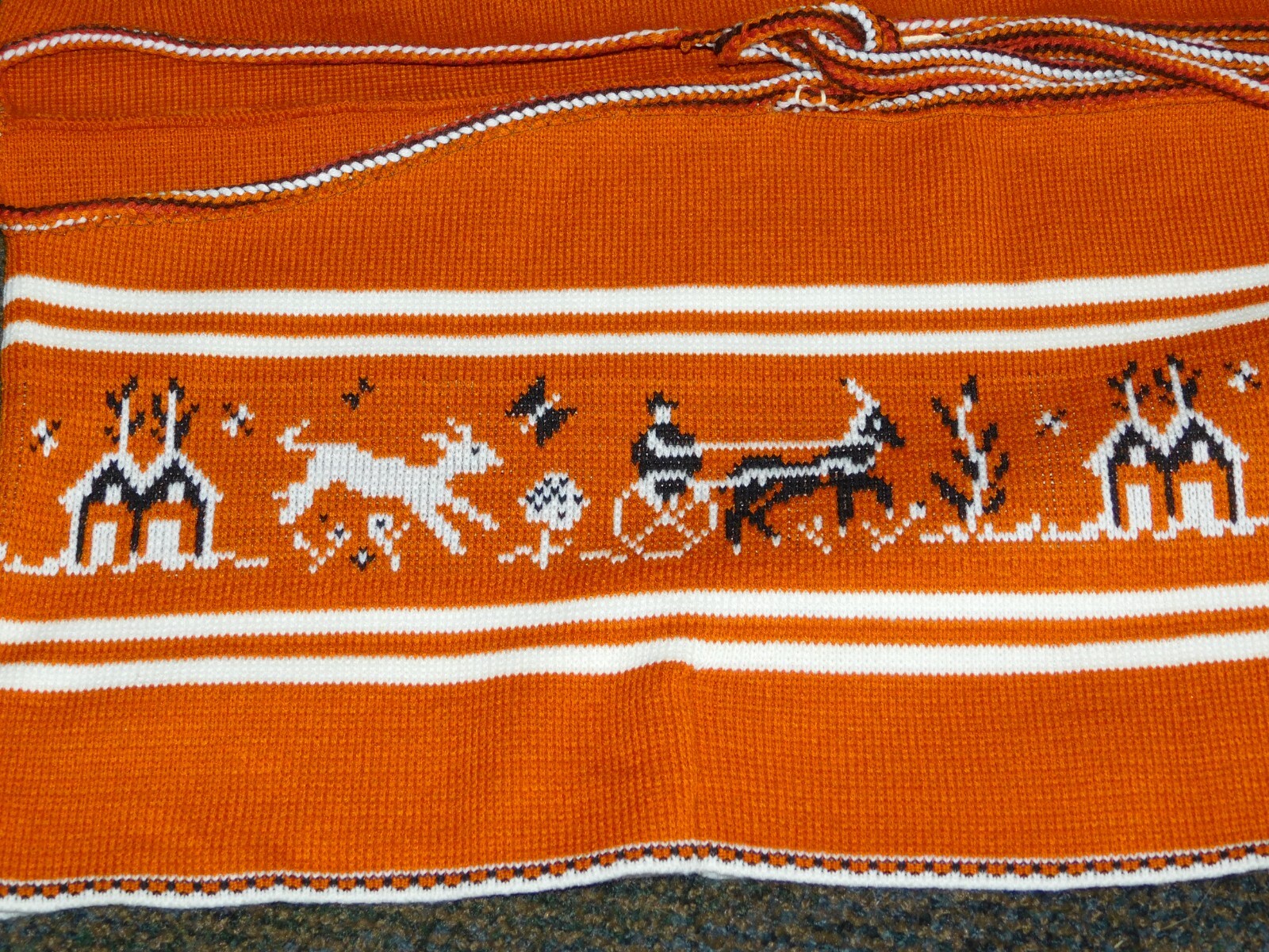 VINTAGE HORSE & BUGGY MID THIGH LENGTH OPEN FRONT PONCHO W/FRONT TIE