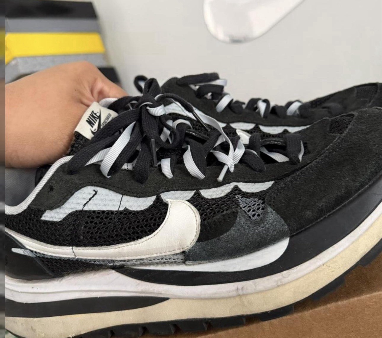 Nike sacai Men’s Low Top Mesh Lace-Up Athletic Sneakers Black/White