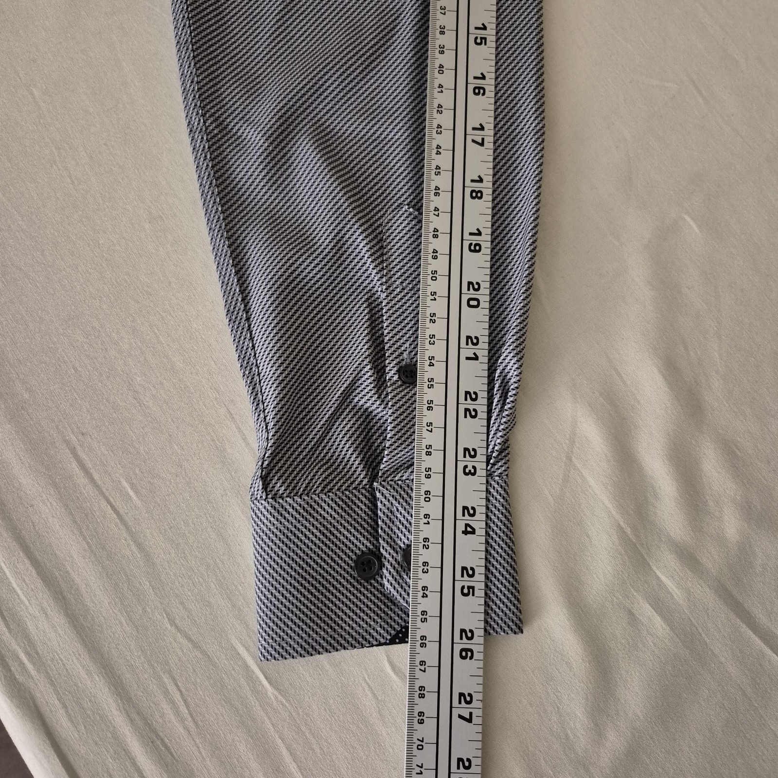 WRK Men’s Dress Shirt 4 Way Stretch Black White Flip Cuff Sz 16 Geo Mini Check
