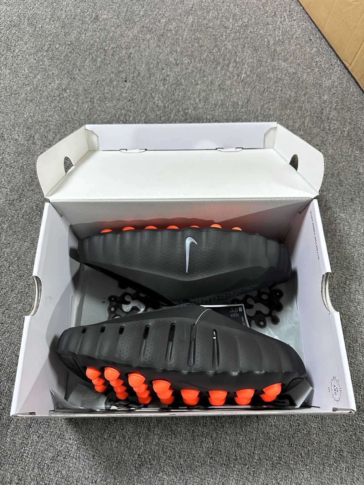 New Nike Mind 001 Mule, Model HQ4307-001,Black Men’s 1–2 Sizes Larger than Sneak