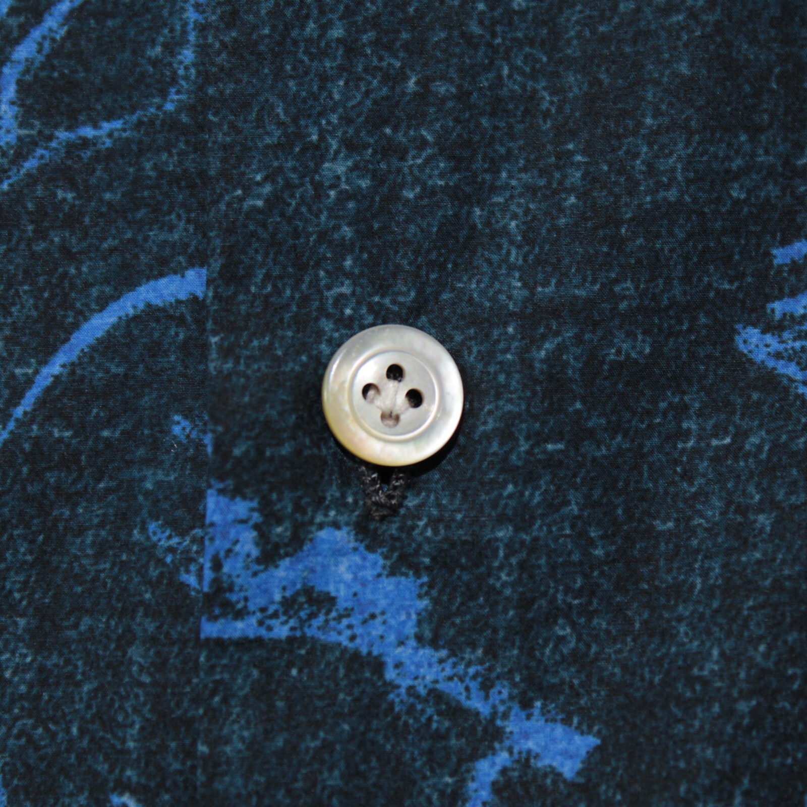 Kiton NWOT Casual Button Down Shirt Size Medium in Shades of Blue 100% Cotton