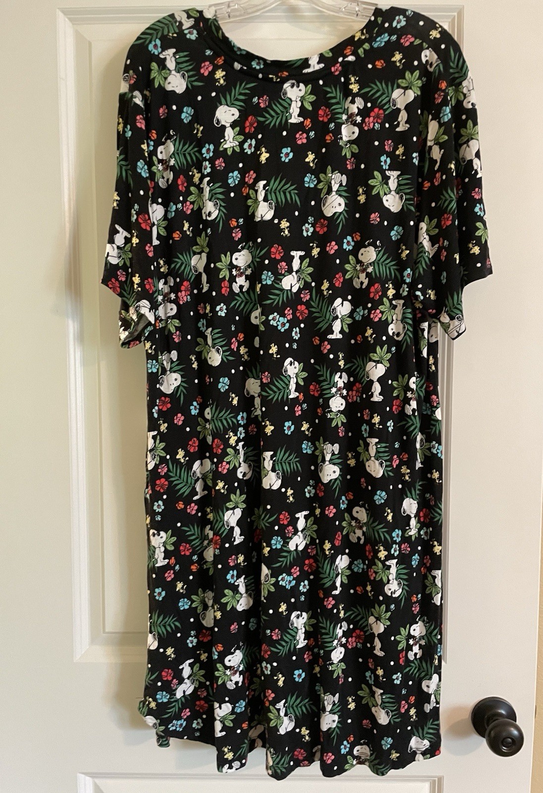 WOMENS PLUS SNOOPY & WOODSTOCK SHORTSLEEVE NIGHTGOWN 2X BLACK WITH FLOWERS EUC