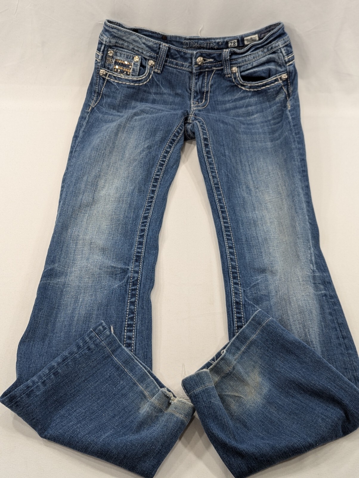 Miss Me Mid Rise Easy Boot Embroidered Jeans in Women’s Size 30×33 (28 Tag)