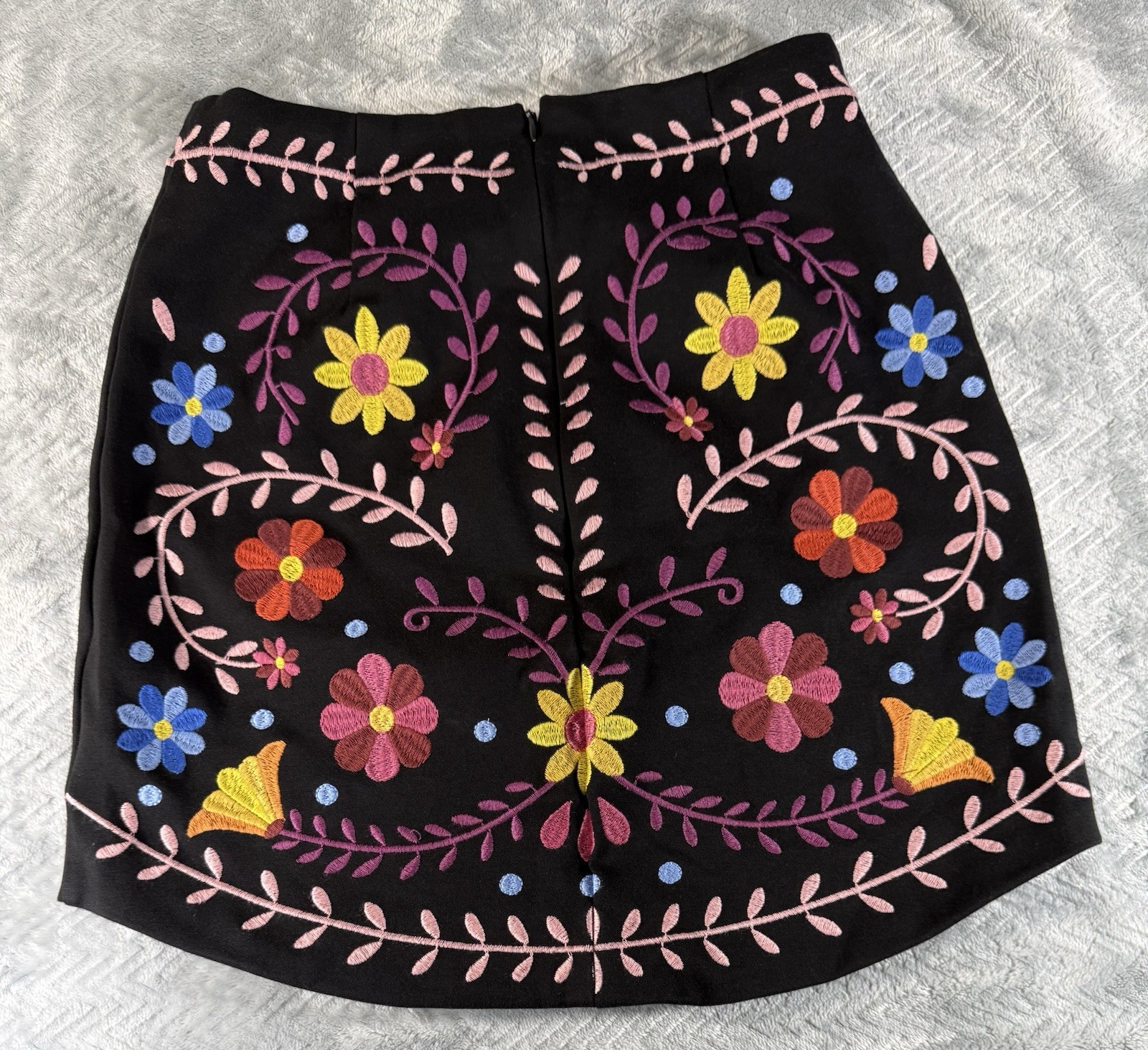 Herencia Collection Baile Essentials Mini Skirt Embroidered Floral Lined Zip S