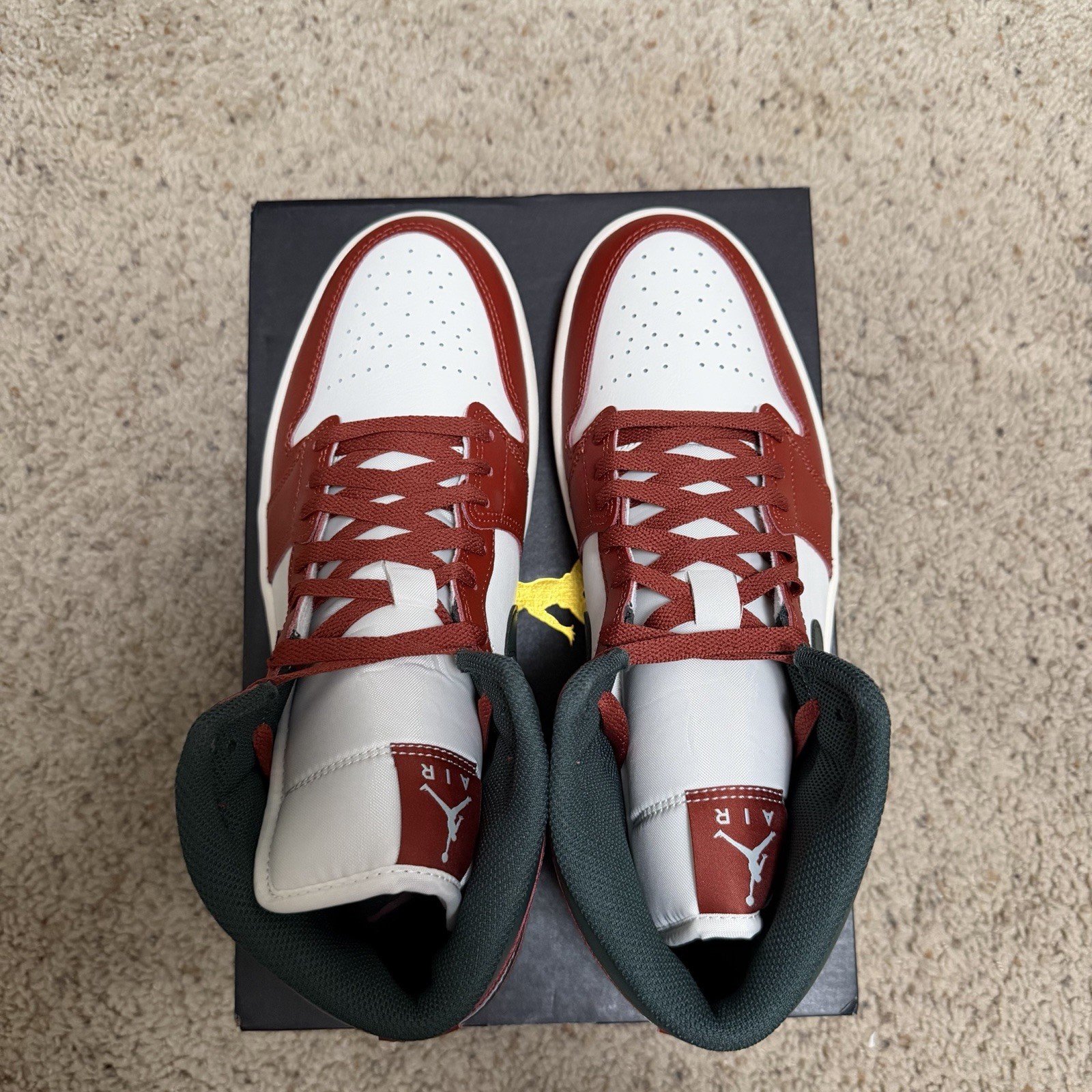 New Nike Men’s Size 10 Air Jordan 1 Mid (DQ8426 105) Sneaker Damaged Box
