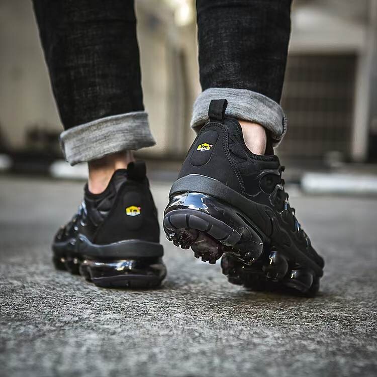 DS New Nike Air Vapormax TN Plus Triple Black comfortable men’s shoes