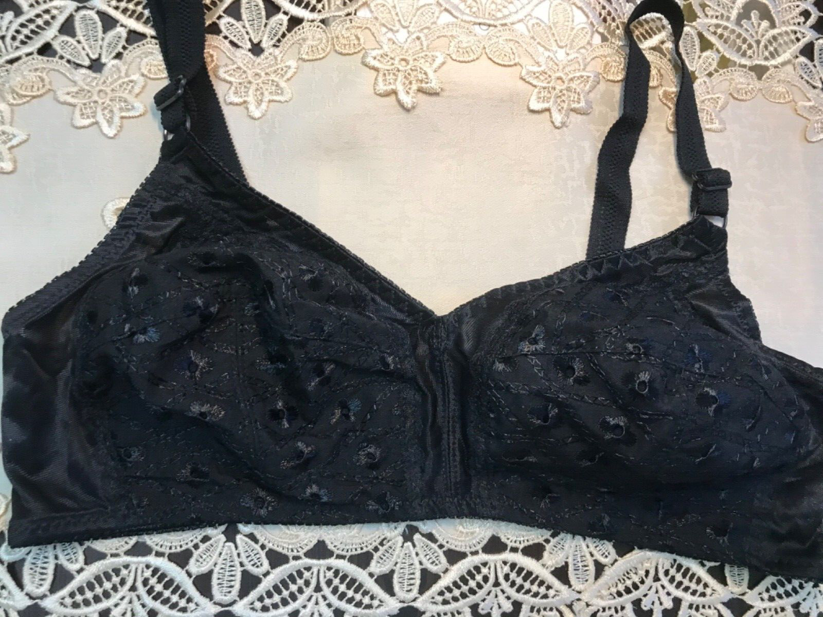 Bra UNBRANDEDD Size uS40cit6c eu90c unpadded wireless black