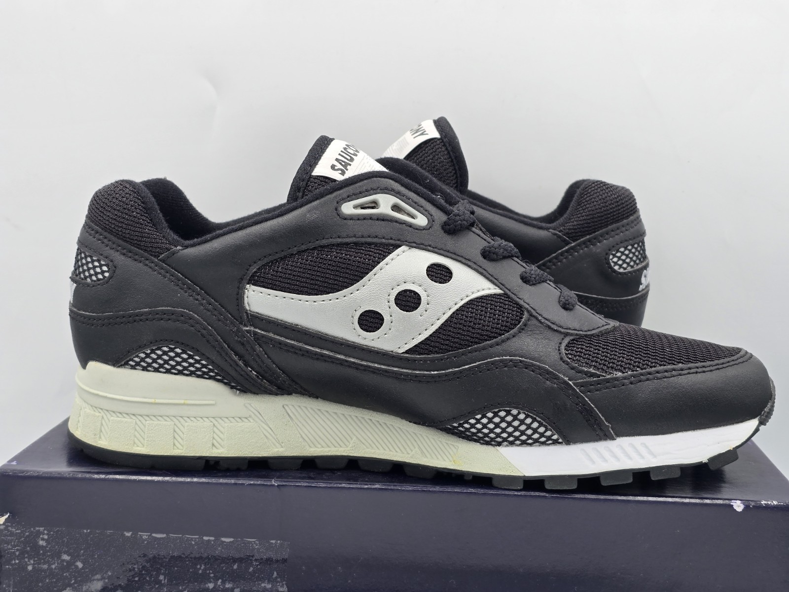 VTG Men’s Saucony Shadow 89 6000 Stealth Black Silver 2068-3 | Size 10.5 – NEW