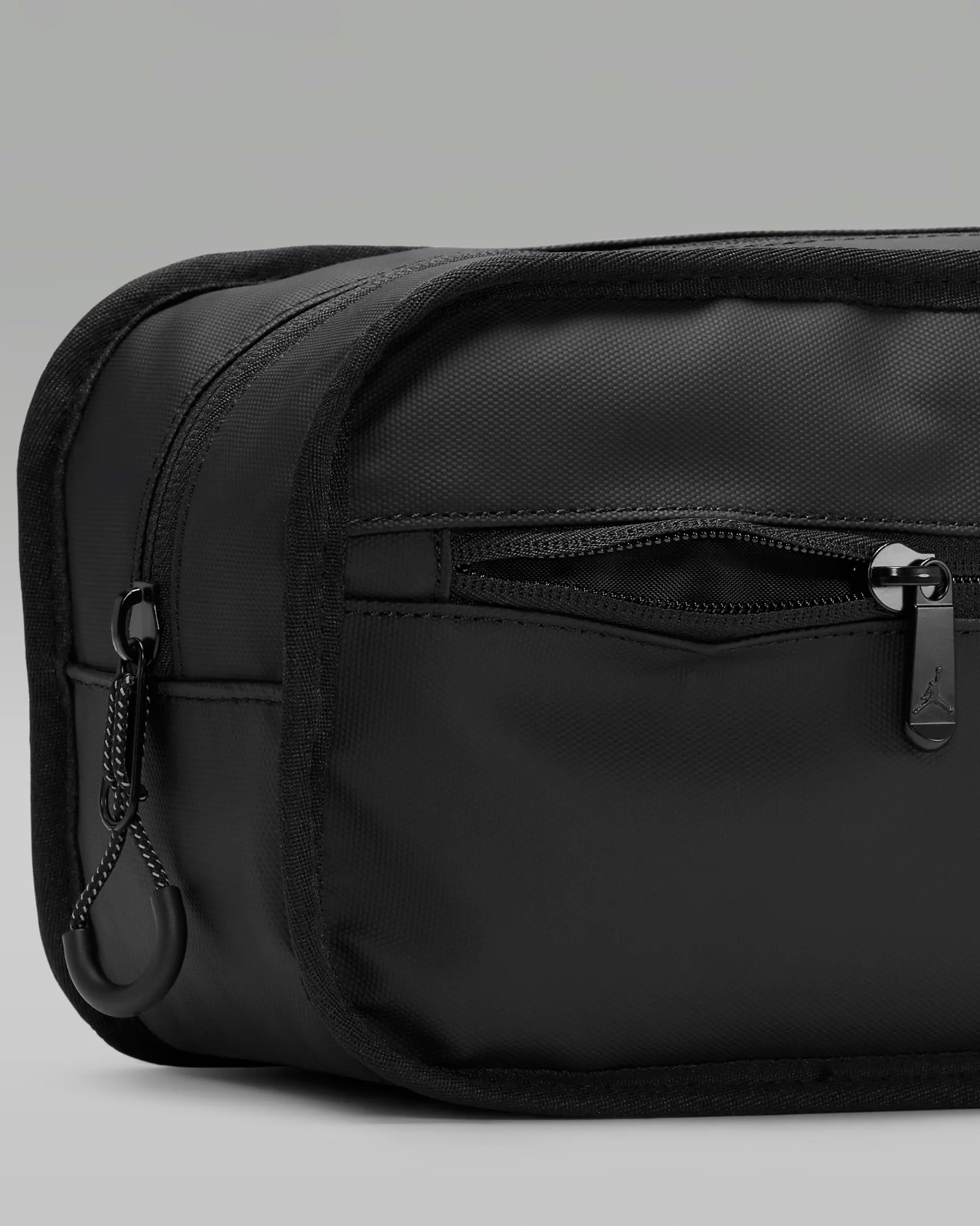 NIKE men’s $40 Michael Jordan Toiletry Bag Padded Dopp Kit black 1 1x5x4 black