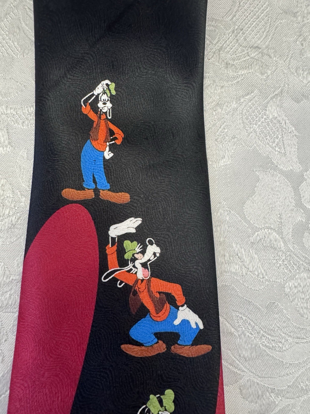 Mickey Unlimited Vintage Goofy Cartoon Novelty Tie Red Black New