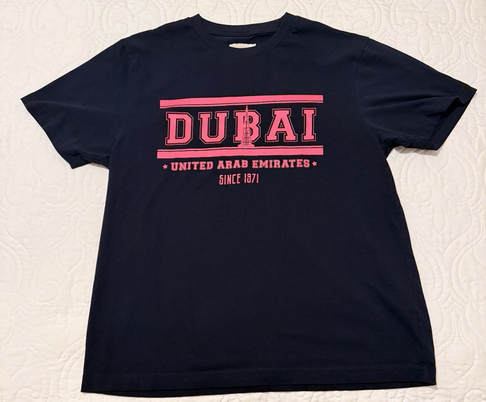 Dubai United Arab Emirates Graphic Men’s Shirt Large Black Red