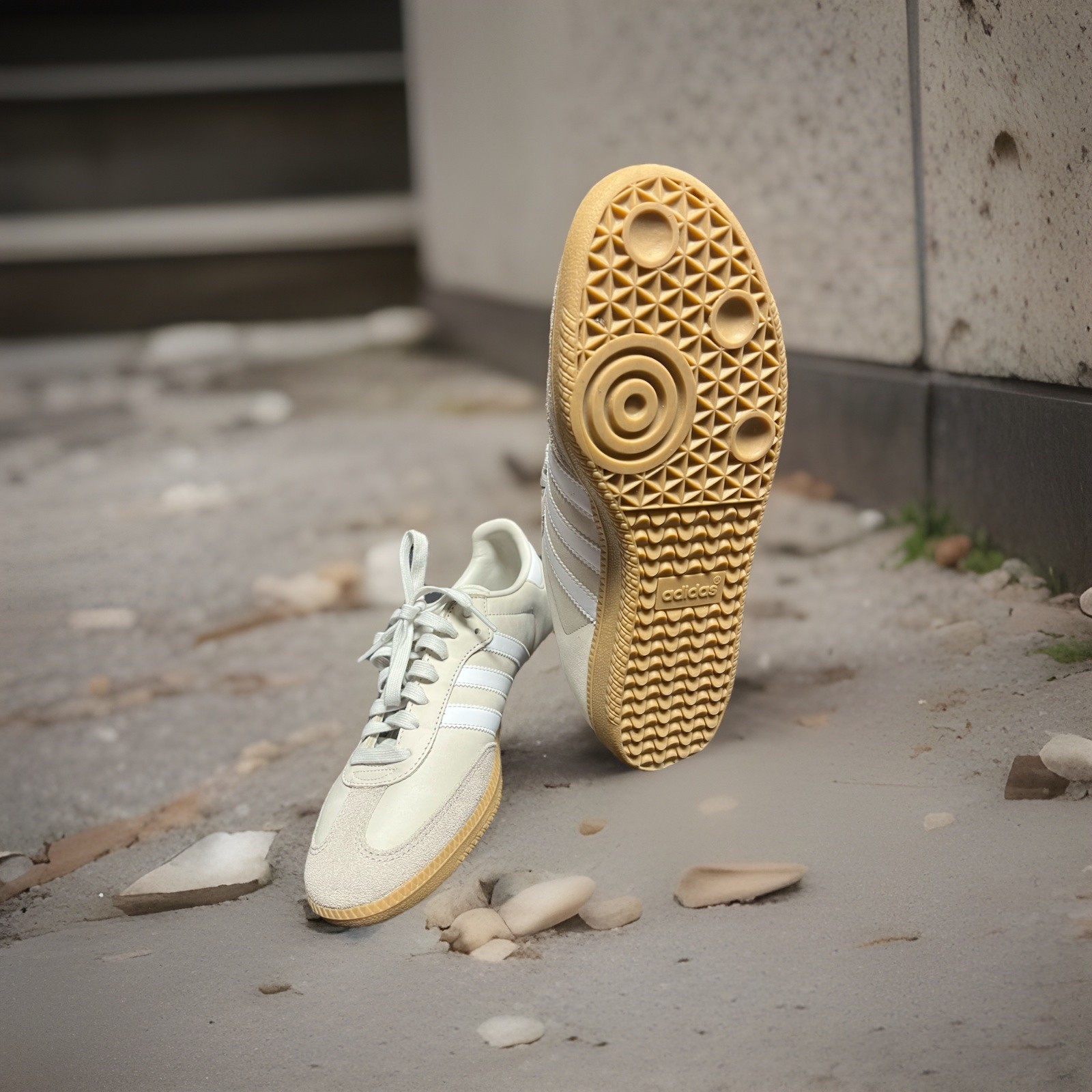 adidas Samba Low Top Lace-Up White/Beige Gum Rubber Sole Sneakers B76064