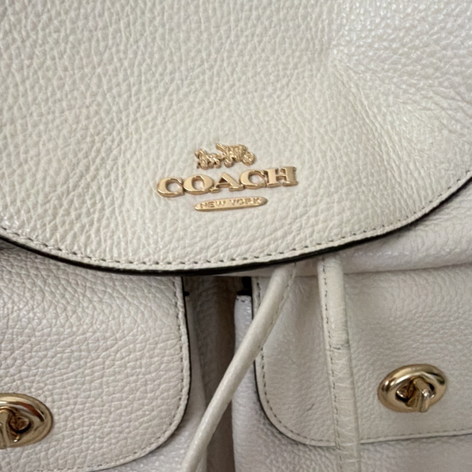 Coach White Drawstring Backpack Turn Lock, Gold Hardware, Detachable Strap