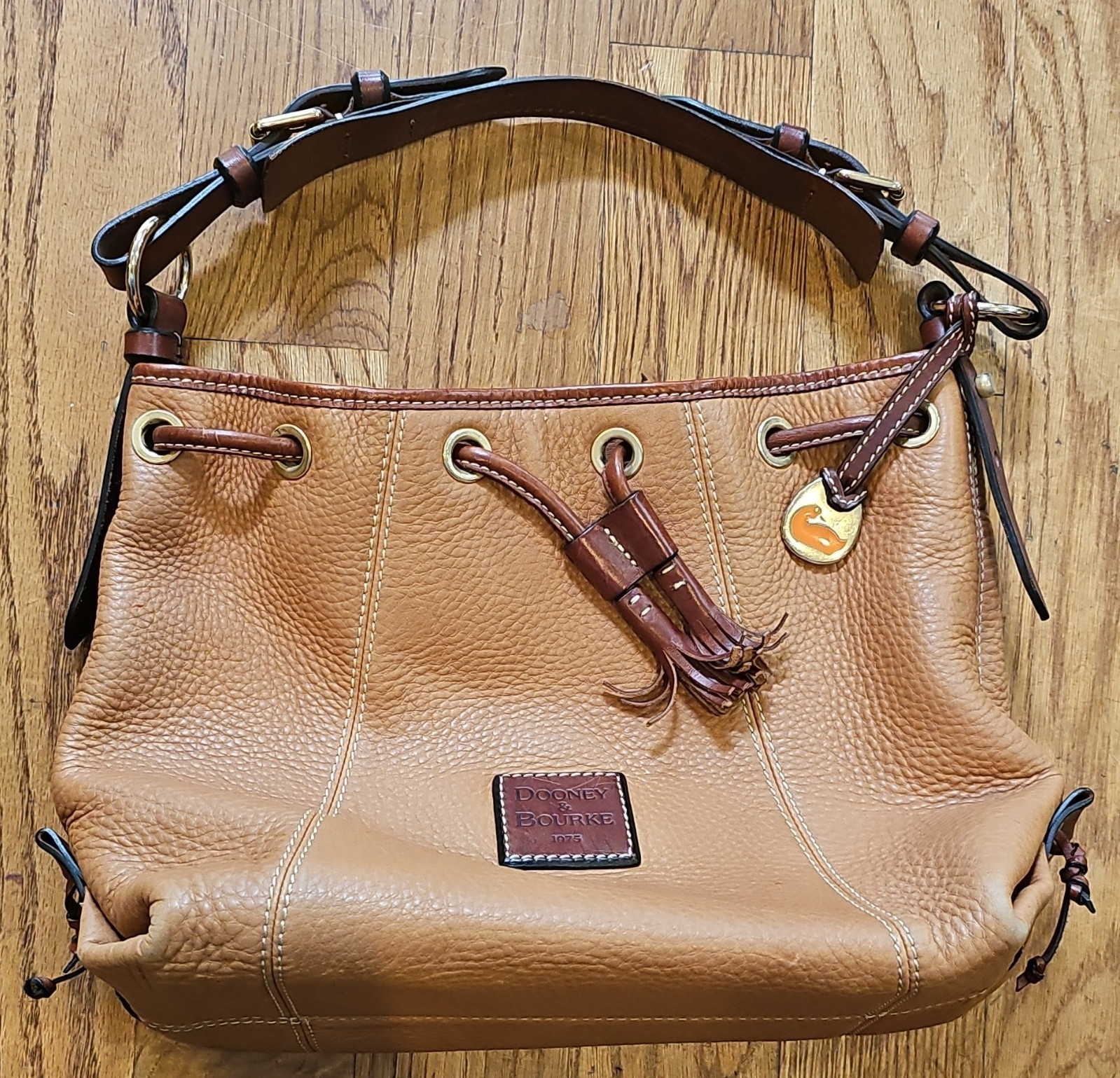 Dooney & Bourke Tan Pebbled Leather Drawstring Bucket Bag Tassel Shoulder Purse
