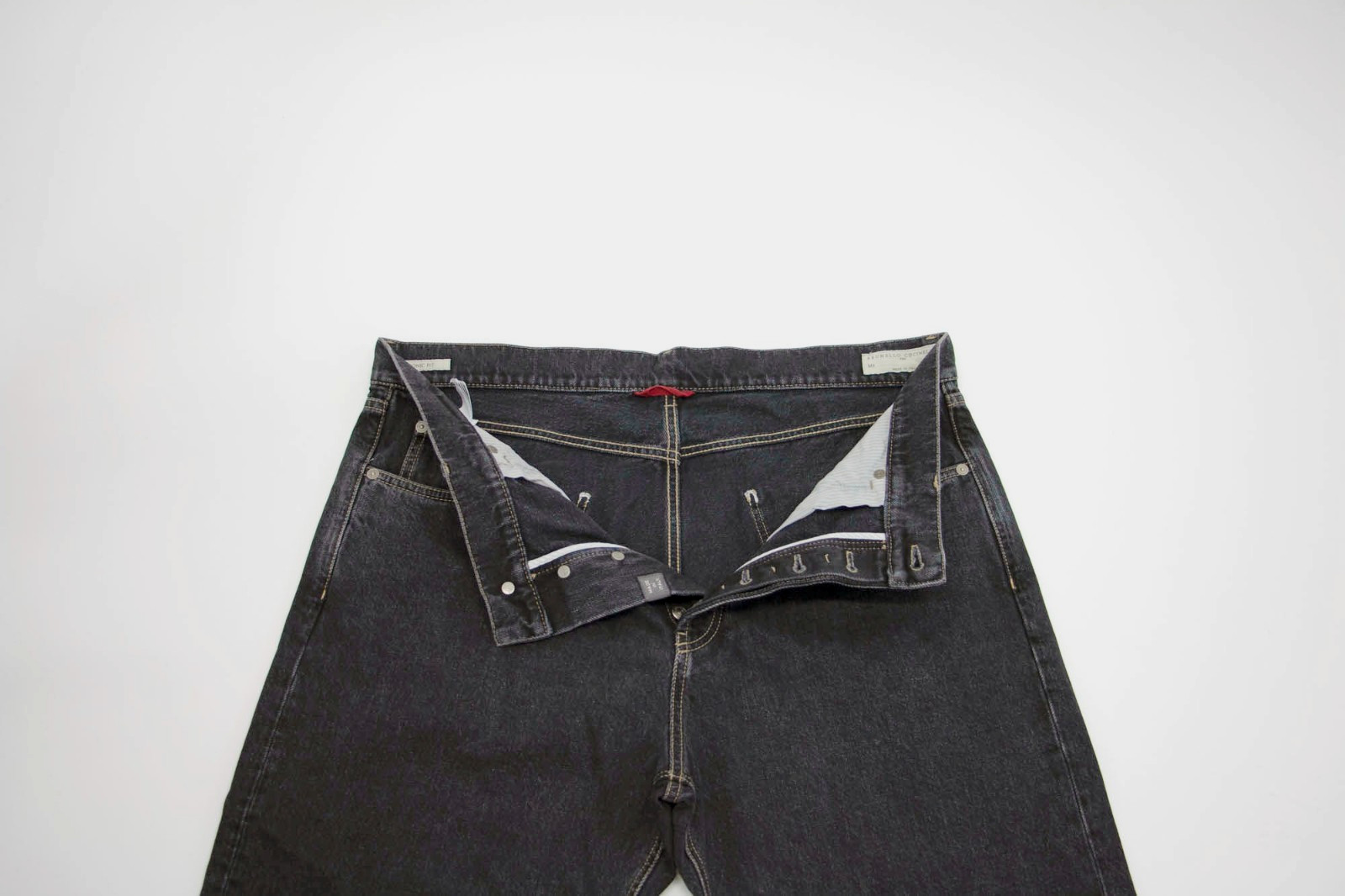 NWT $1250 Brunello Cucinelli Men’s “Iconic Fit” Jeans With Logo Hardware A262