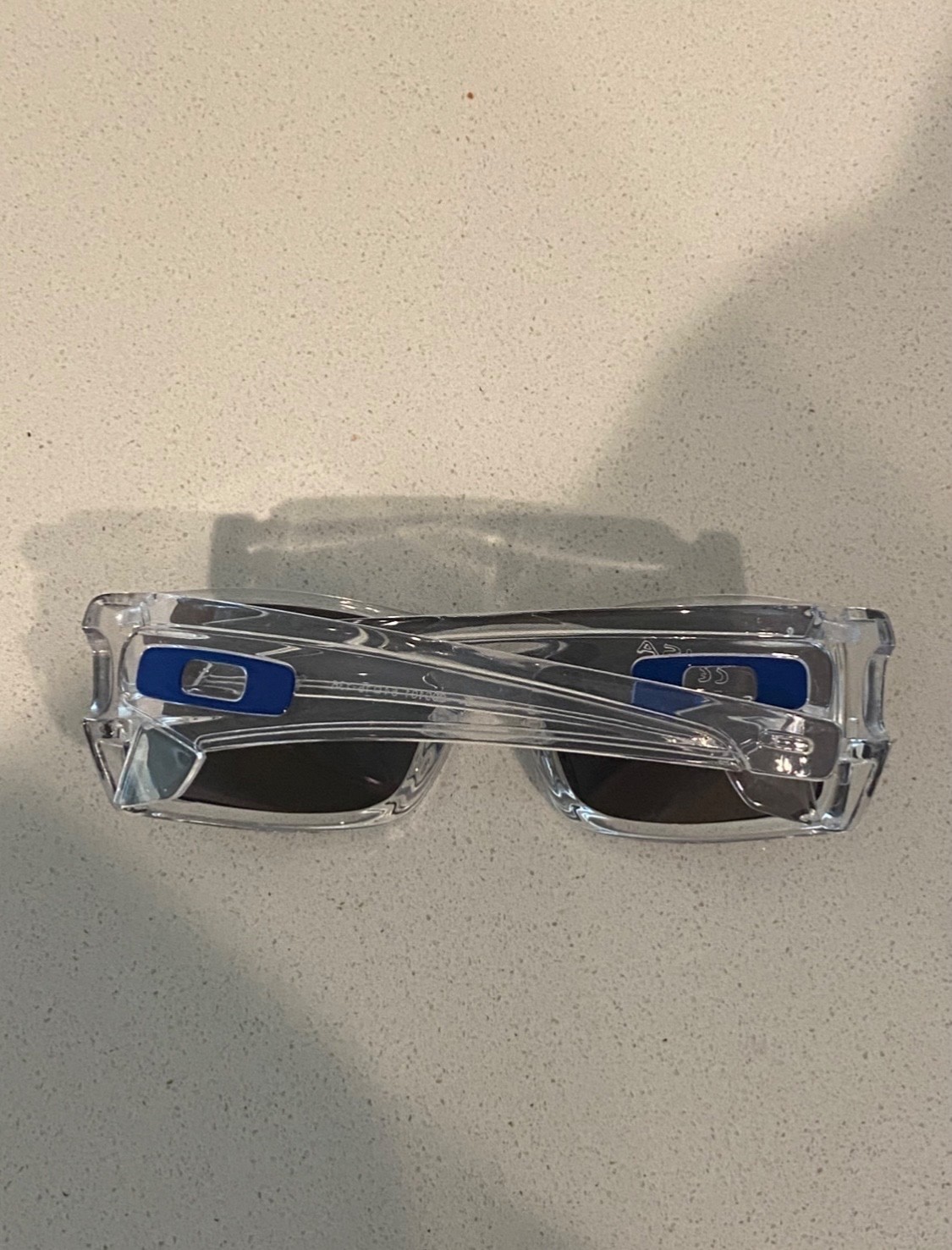 Oakley Sunglasses (New) No Scratches, perfect for the summer!