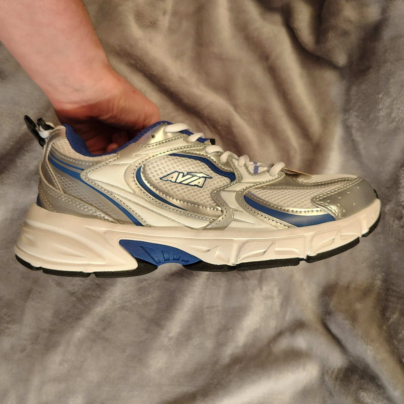 NEW W/ Tags AVIA Women’s Blue & Silver 5000 Sneakers Odor Control Size 9 1/2 W