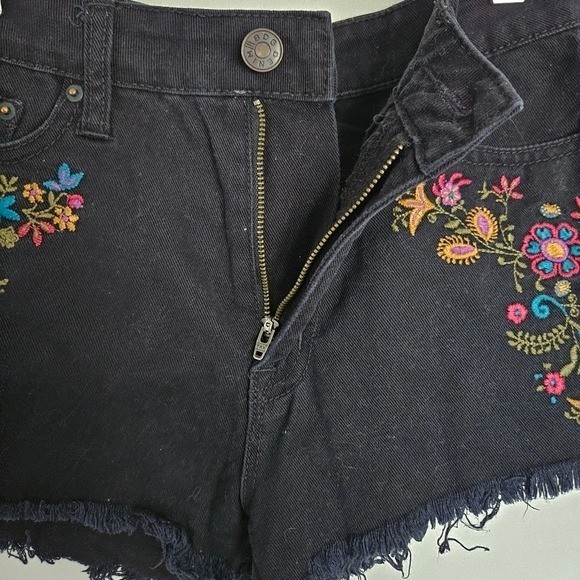 BDG Dree Cheeky Jean Short Charcoal Wash Embroidered Floral Jean Shorts 25