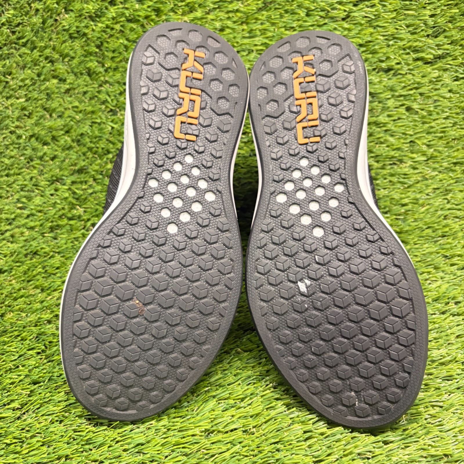 Kuru Atom Womens Size 7 Black White Athletic Walking Slip On Shoes Sneakers