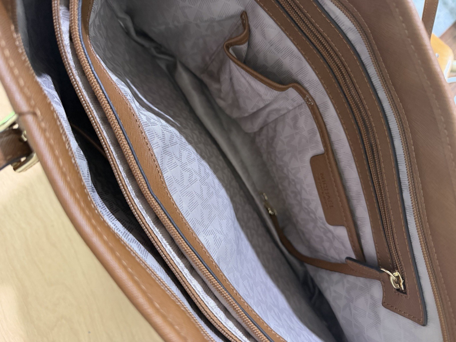MICHAEL KORS SAFFIANO LEATHER TOTE BAG Large Brown