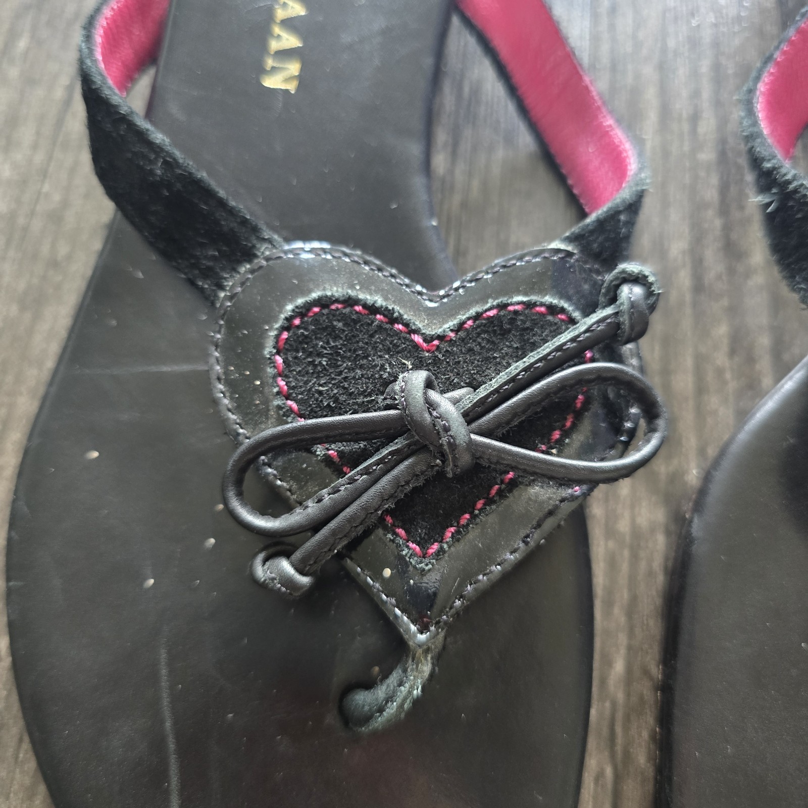 Cole Haan Women’s Black/Pink Heart Bow Leather Slide Sandals 5.5