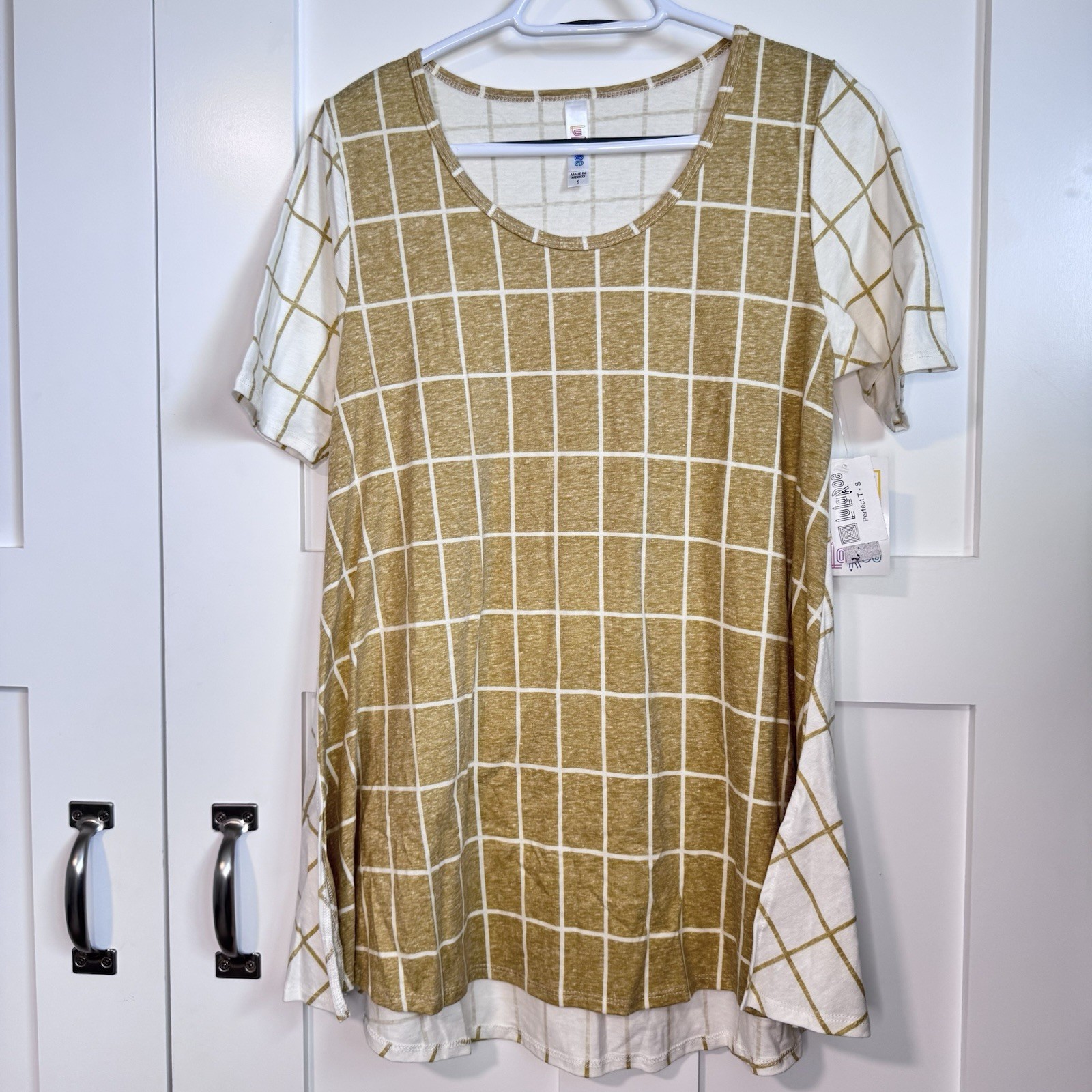 NWT LuLaRoe Perfect T Women’s Size Small Hi Low Hem Gold & White Grid FLAWED