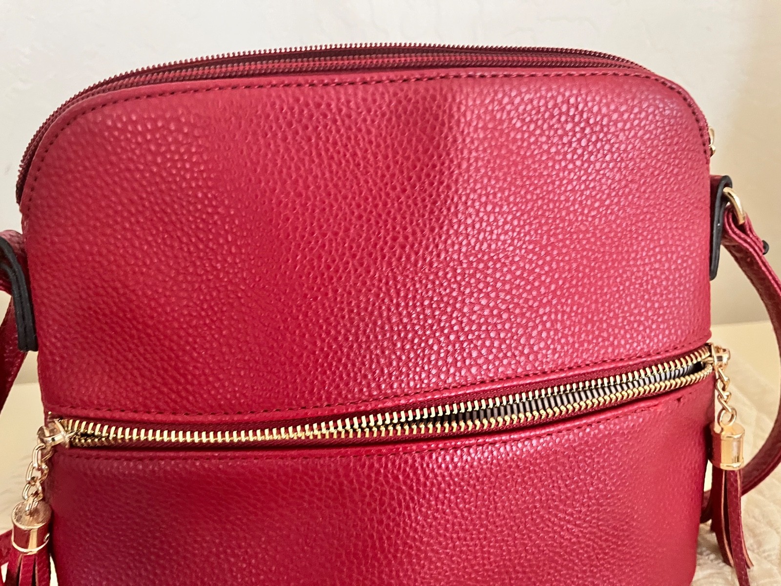 Red pebbled shoulder bag nwot stripe fabric inside pockets in and out 8 1/2×12