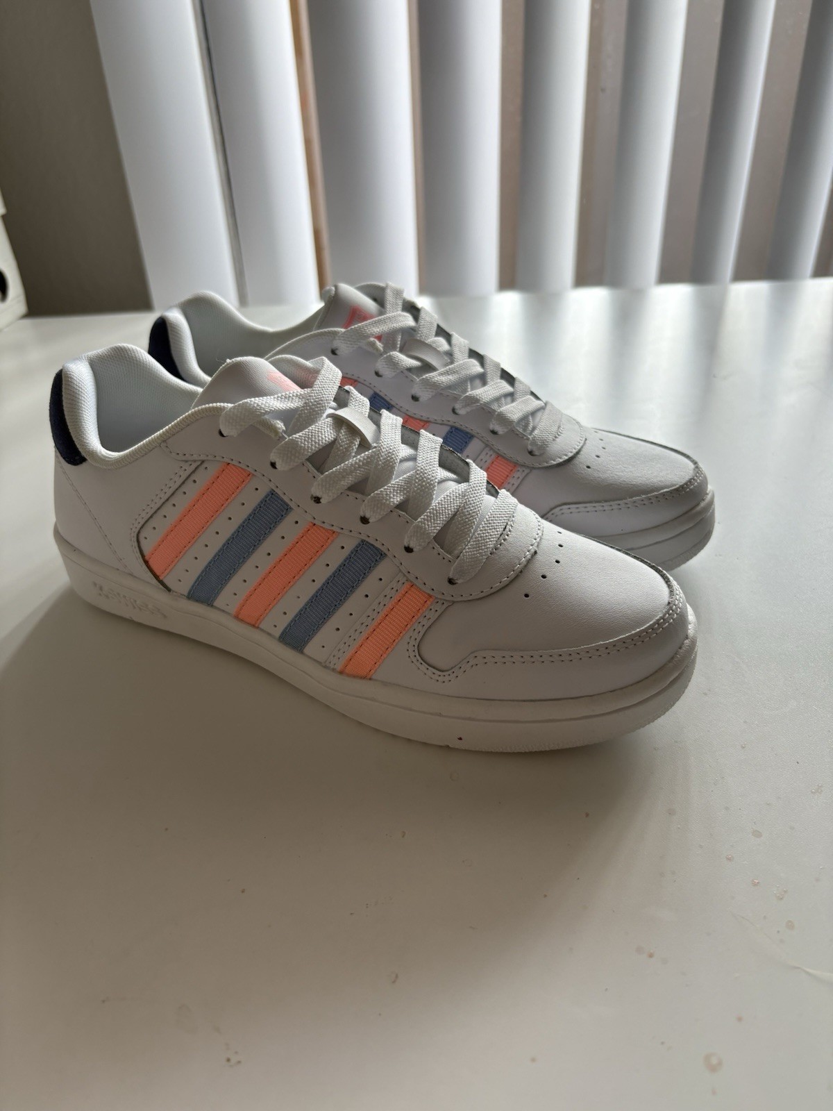 K-Swiss Women’s Sneakers White Pink Blue Stripes Size 7 Casual Tennis Shoes
