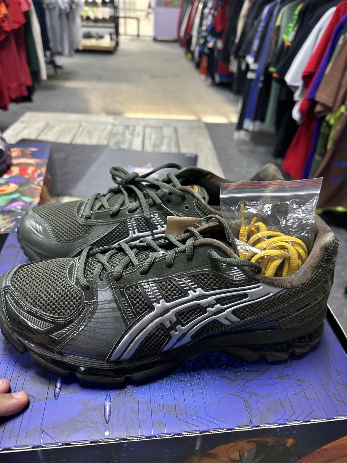 Size 11 -Marvel vs. Capcom Kith x ASICS Gel Kayano 12.1 Capatin America Vs Guile