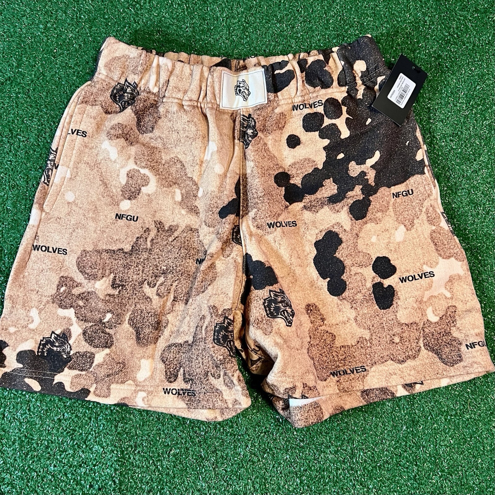 NWT Darc Sport Wolves Dessert Camo Shorts Size Medium #546-1000