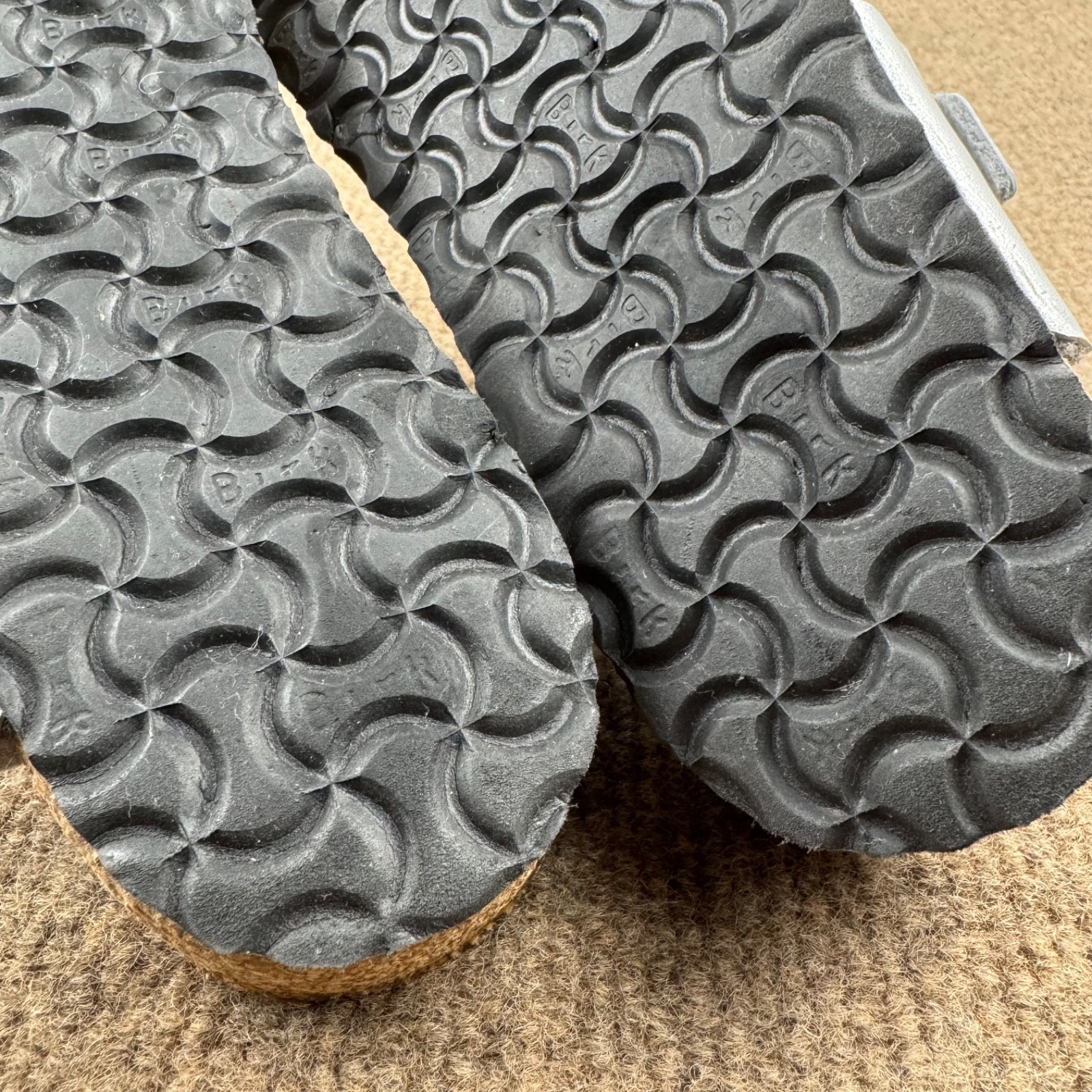 BIRKENSTOCK Gizeh Metallic Silver Sandals 200 C13 Kids 31/US 13-13.5