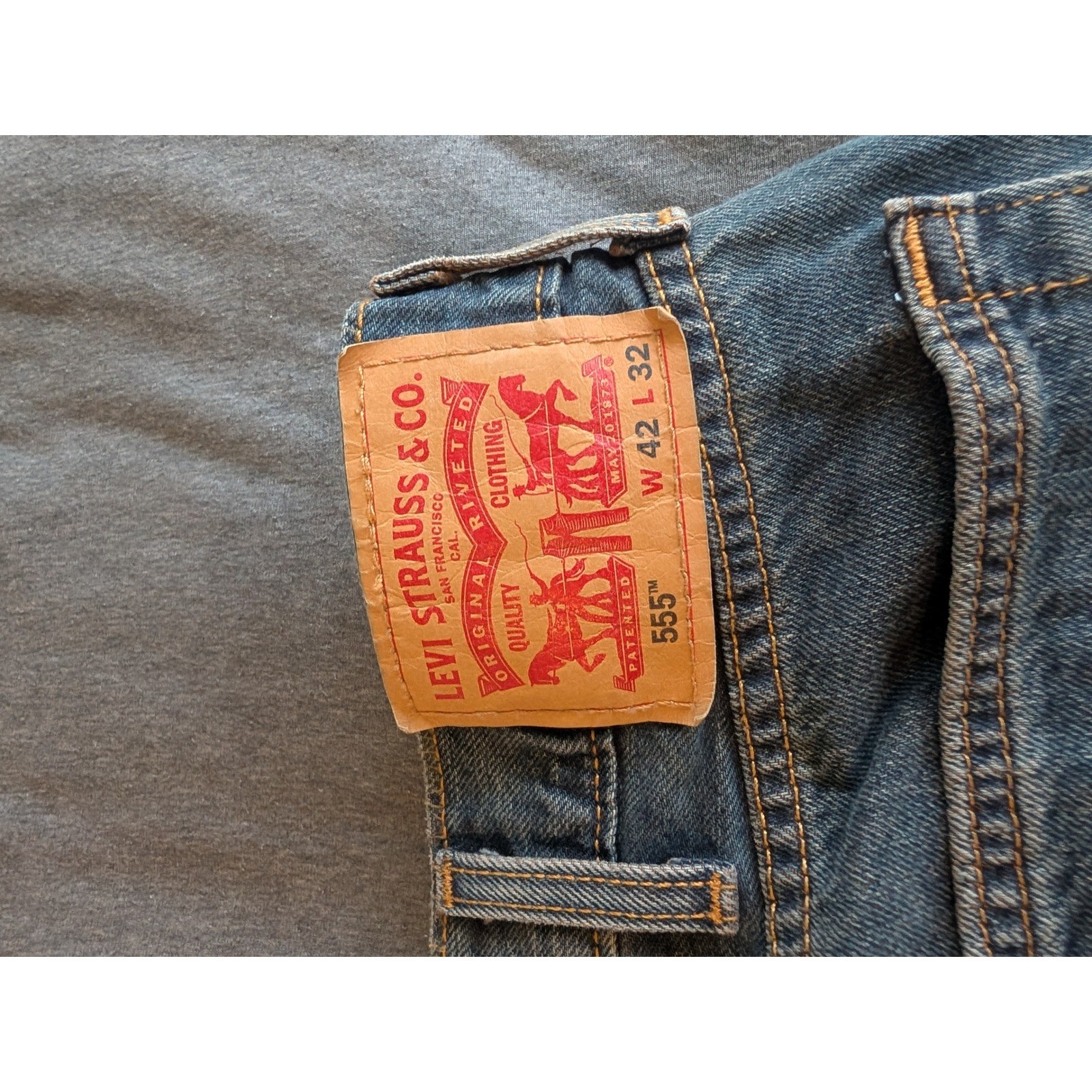 Levis 555 Relaxed Straight Leg Jeans Mens 42×32 Medium Wash Blue Denim