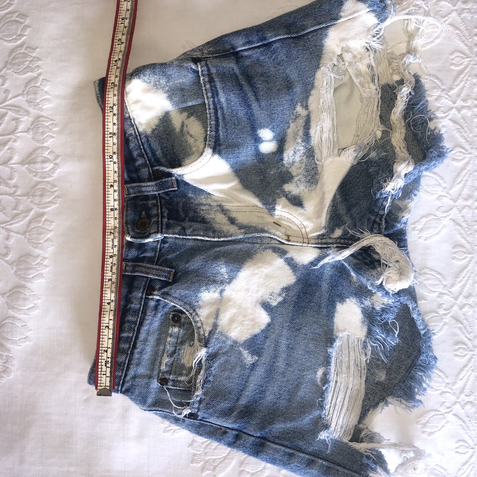 THE LAUNDRY ROOM CA SIZE SMALL CUTOFF BLEACHED FADED CUSTOM LEVIS SO CUTE