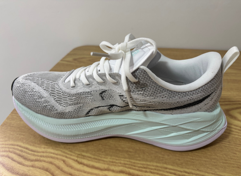 ASICS Superblast 2 Size 10 White Cool Grey Men Running Training