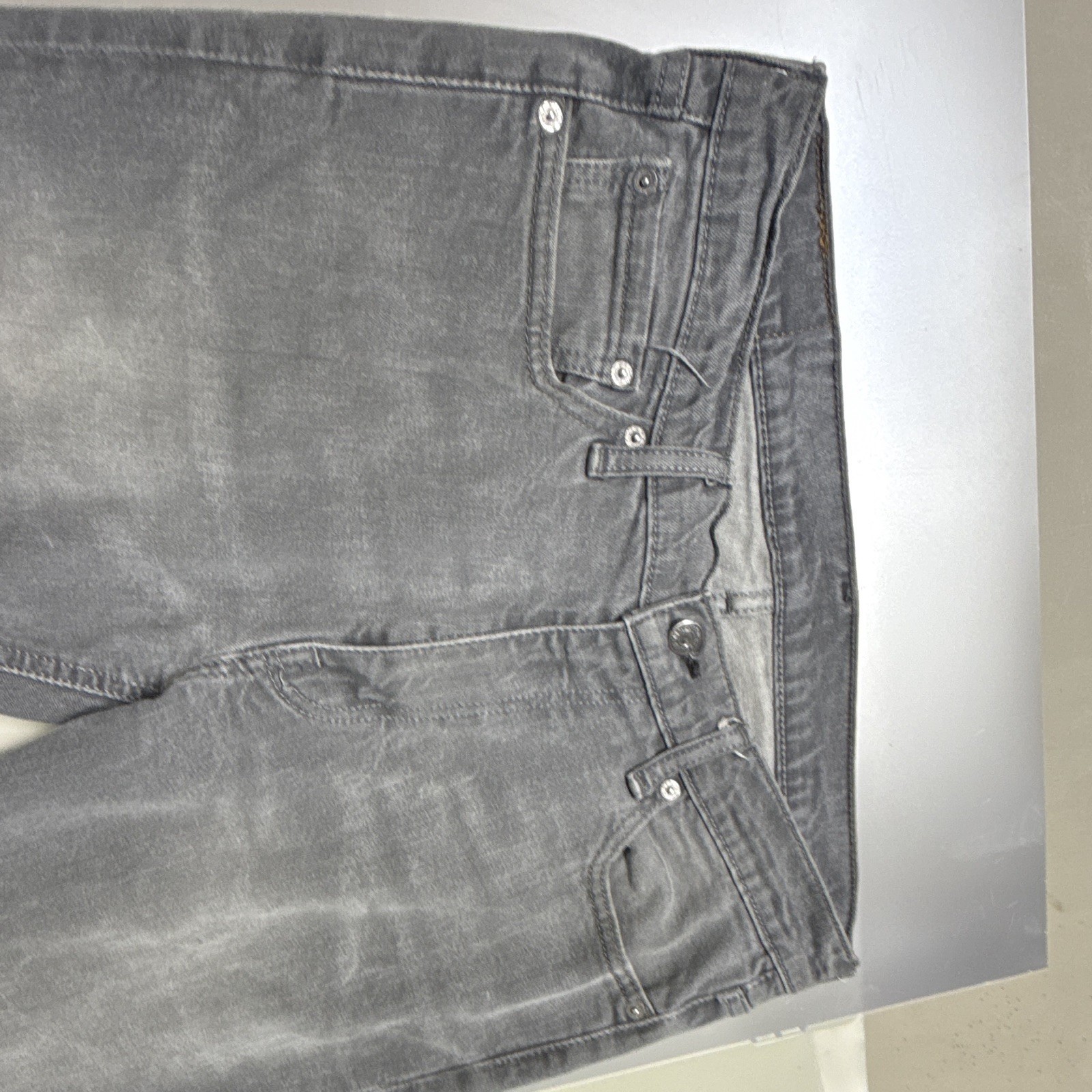 Levi’s Men’s Gray Denim Jeans Athletic Fit Straight Leg Mid Rise Cotton