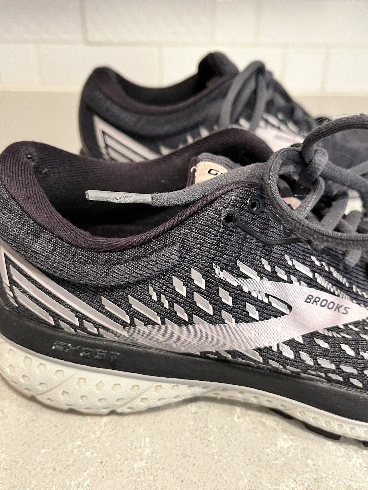Women’s Brooks Ghost 13- Size 7- Some Wear On Backs As Shown