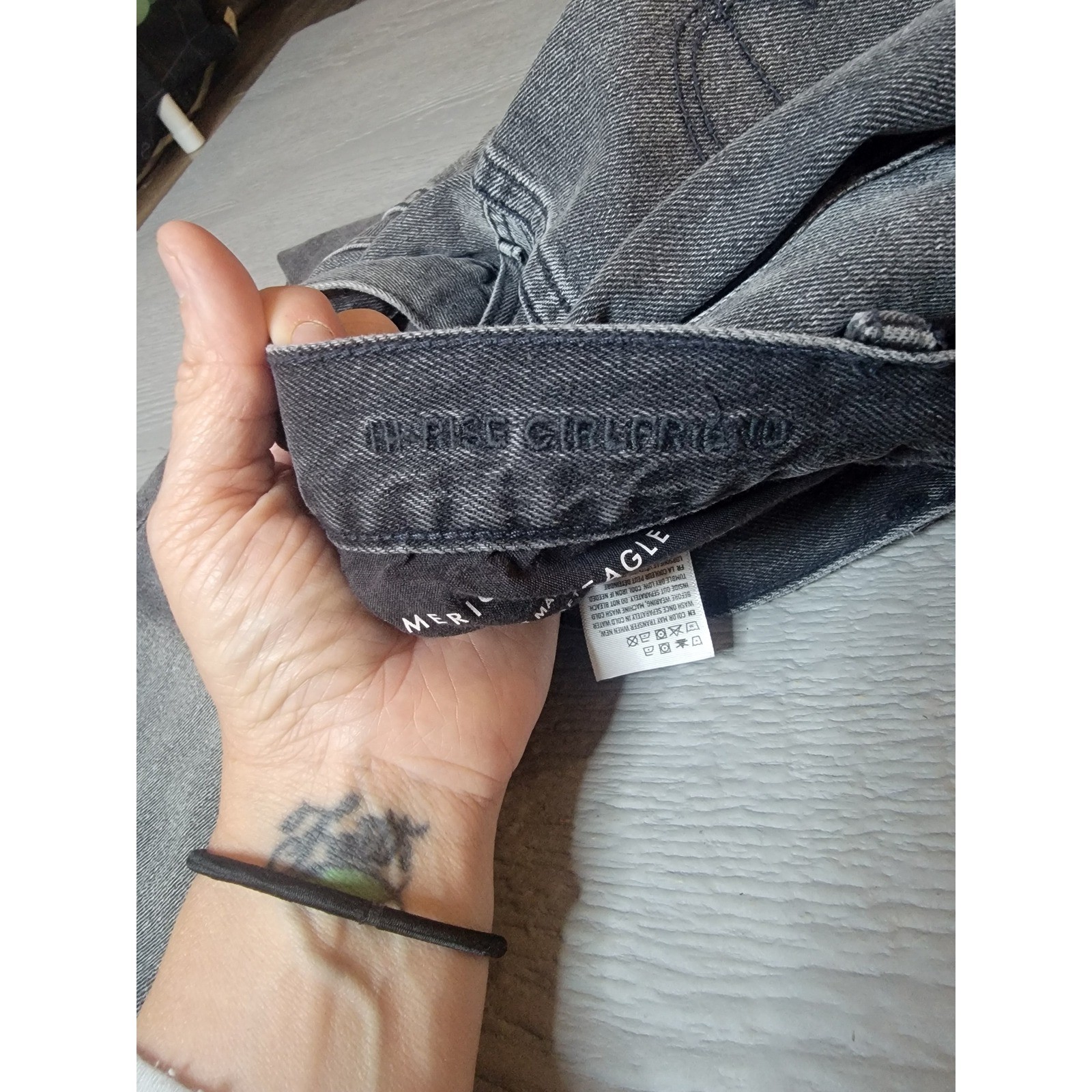 American Eagle High Rise Girlfriend Jeans Gray Washed Denim Pants Women 10