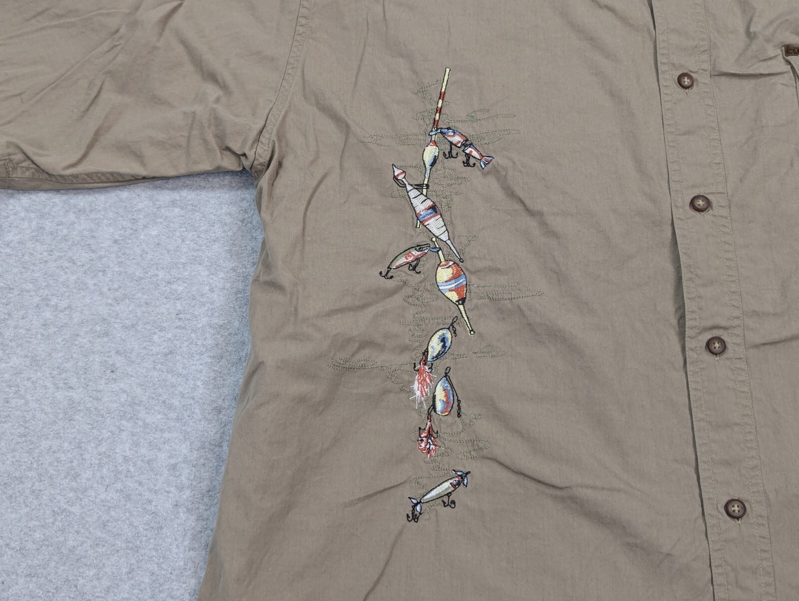 Clearwater Shirt Mens Extra Large Beige Fishing Outdoors Lures Reels Vented