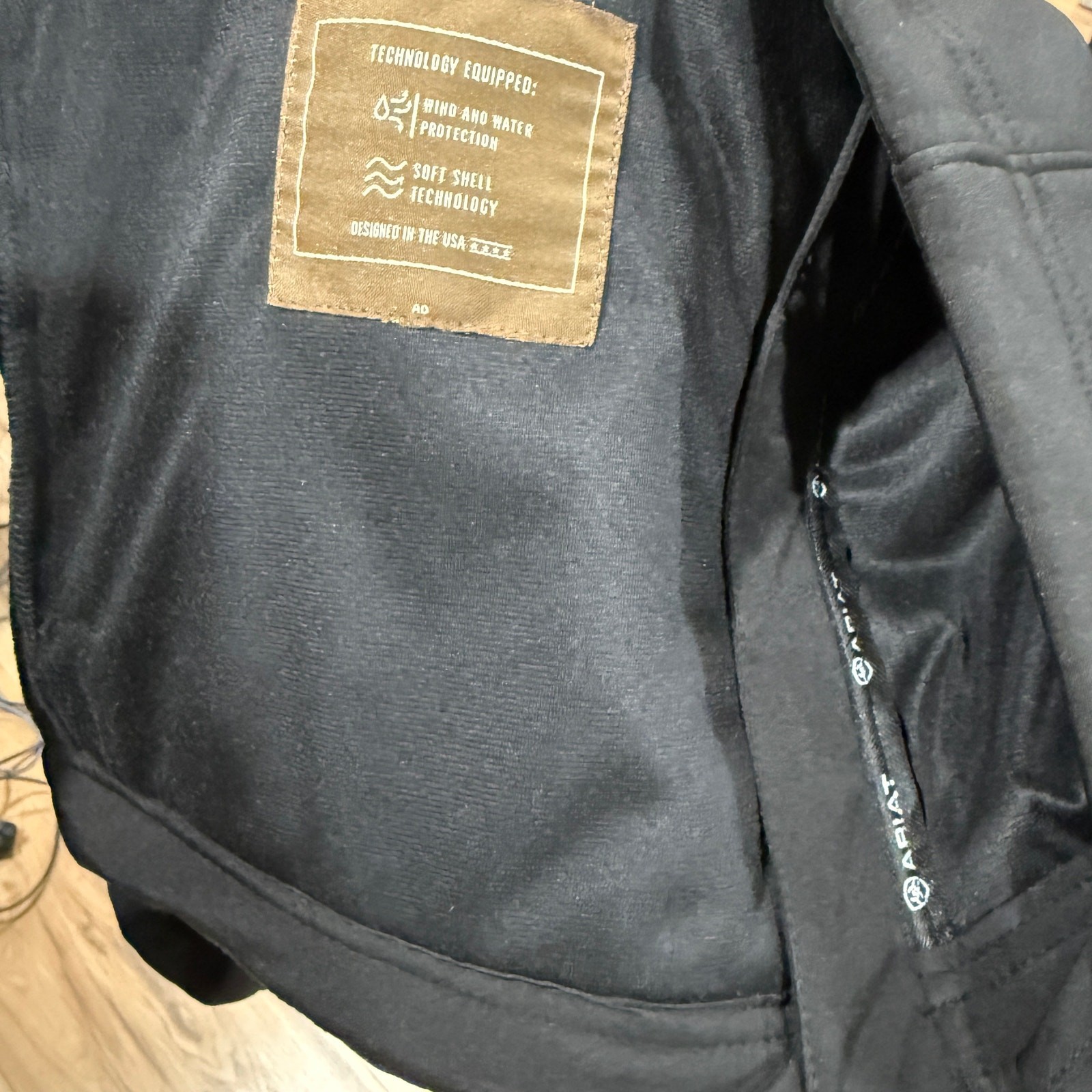Logo 2.0 Softshell Vest in Black